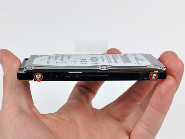 Wyjmowanie śrub Torx w MacBook Pro Mid 2009 i nowszych